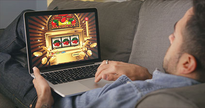 Playing fruit machines at home